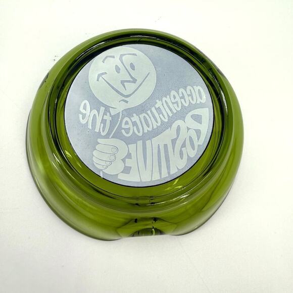 MCM Green Glass Ashtray “Accentuate the Positive” Mr. in Between Retro 1970s Mod - Picture 3 of 6